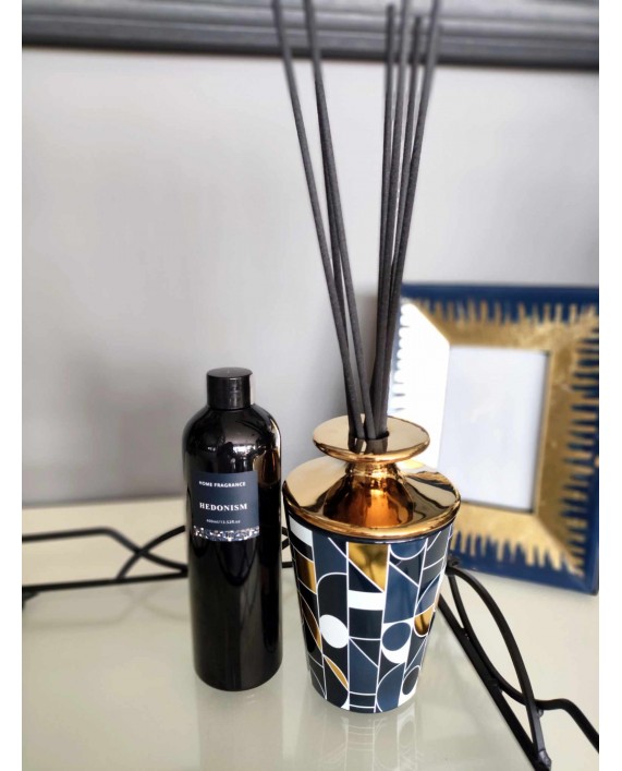 Oud namų kvapas su lazdelėmis "Hedonism" 400ml. Oud namų kvapas su lazdelėmis "Hedonism" 400ml.