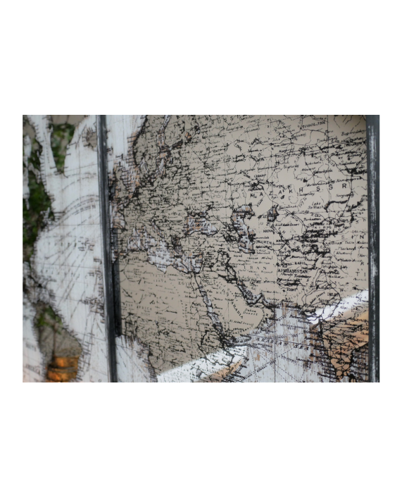 Paveikslas "Map Mirror" 